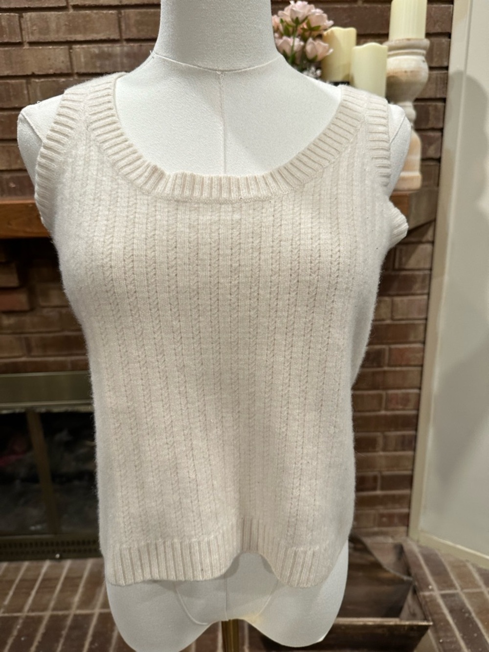 St. John Sport 100% Cashmere Cream Ribbed Tank Top Size M